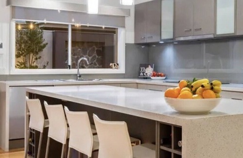 Mount Martha House | Villa with Pool, Spa, Games & Cinema Room, Pizza Oven