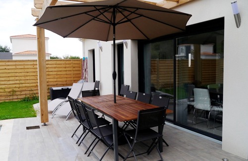 Saint-Augustin Villa | Villa with private pool and Jacuzzi on a residence with tennis