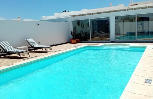 Playa Blanca Villa | Villa with private pool, roof terrace and mountain view