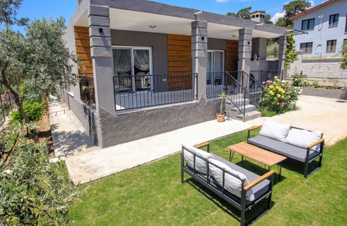 Yesiluzumlu Villa | Villa with Private Pool Surrounded by Olive Trees