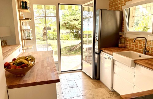 Bastide Giraud House | Villa with sea view, swimming pool, tennis in a charming family estate! :)