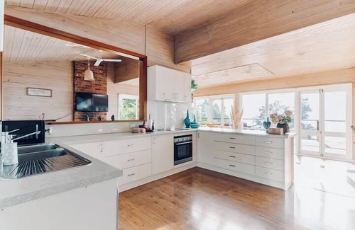 Kalorama Villa | Villa with Spa and Breathtaking Views of Dandenong Ranges