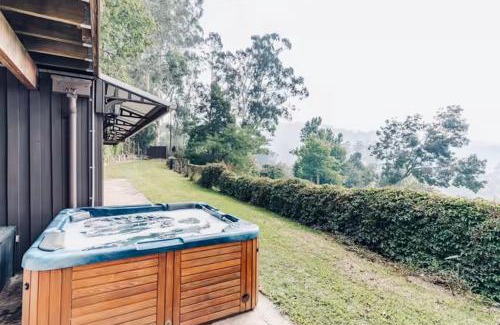 Kalorama Villa | Villa with Spa and Breathtaking Views of Dandenong Ranges