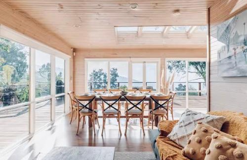 Kalorama Villa | Villa with Spa and Breathtaking Views of Dandenong Ranges