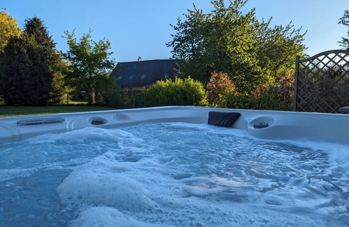 Marcey-les-Greves Villa | Villa with swimming pool, sauna, spa, billiards, baby, table tennis
