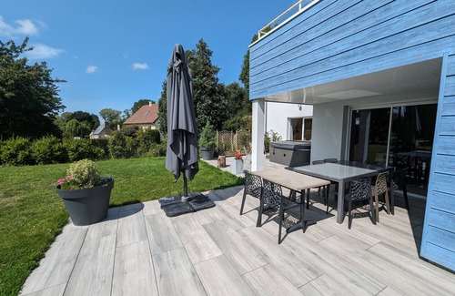 Marcey-les-Greves Villa | Villa with swimming pool, sauna, spa, billiards, baby, table tennis
