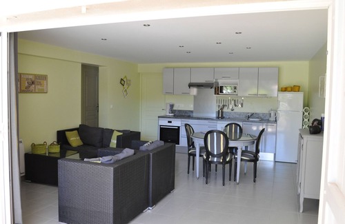 Boulouris-sur-Mer Villa | VILLA with swimming pool 1 to 14 pers near sea, 3 apartments