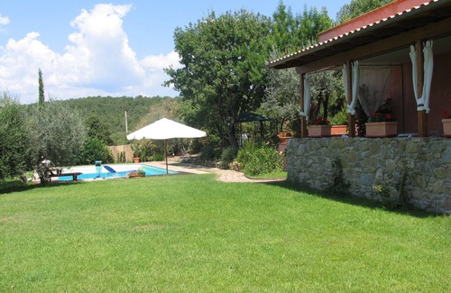 San Feliciano House | Villa with swimming pool and garden- San Feliciano, Trasimeno lake