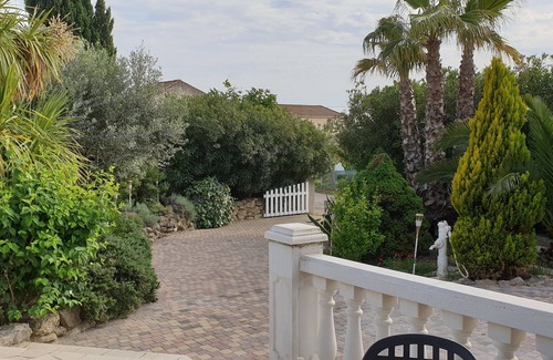 Lespignan House | villa with swimming pool in 9 km of the sea