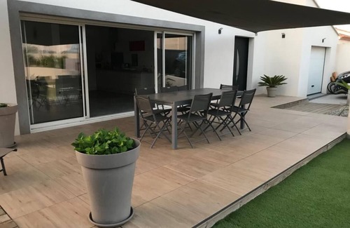 La Crau House | Villa with swimming pool ideal for couple with children near Hyères