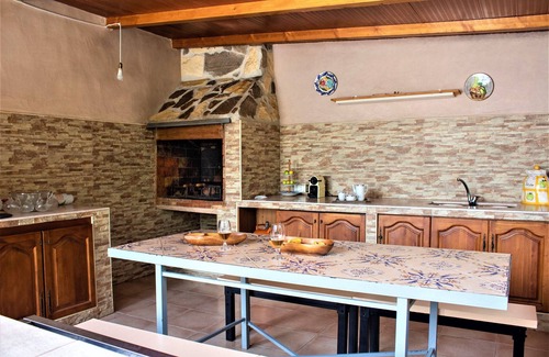 Jodar Ski Chalet | Villa with swimming pool near Úbeda, Baeza and Jaén.