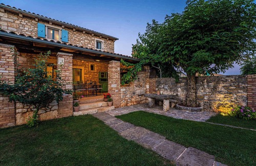 Grandici Villa | Villa with swimming pool, tavern and wine cellar