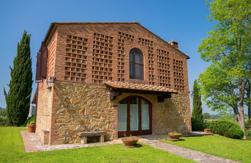 Montaione House | Villa with terrace and pool