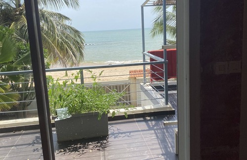 Saly Petite Cote Villa | Villa with terrace on first floor and terrace on ground floor overlooking beach
