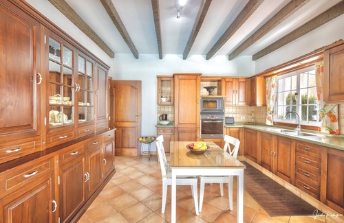 Tajuya Villa | Villa with three bedrooms and two bathrooms with three independent living rooms.