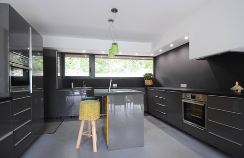 Soustons Villa | Villa/wooden house in the forest/Beaches 5km away - air-conditioned - sleeps 8/Spa pool