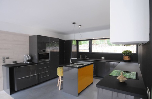 Soustons Villa | Villa/wooden house in the forest/Beaches 5km away - air-conditioned - sleeps 8/Spa pool