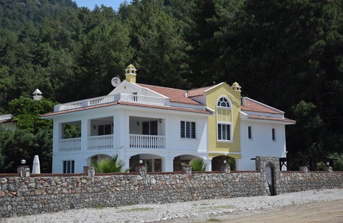 Yesiluzumlu Villa | Villa Xclusive by Turkish Lettings