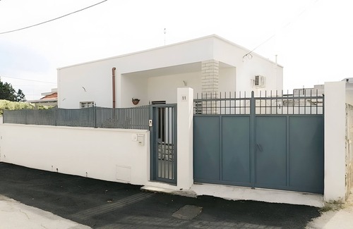 Municipio 5 House | Villa XI: the sea just steps away!