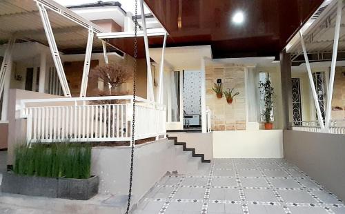 Sidomulyo Villa | VILLA YANTI PERMATA GARDEN