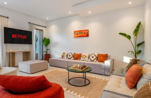 Tassoultante Villa | Villa Yas, 4 Chambres, 20min du Centre, Piscine Chauffée, Cuisinière, Chauffeur, Air Hockey, Ping-Pong & Jeux de Société