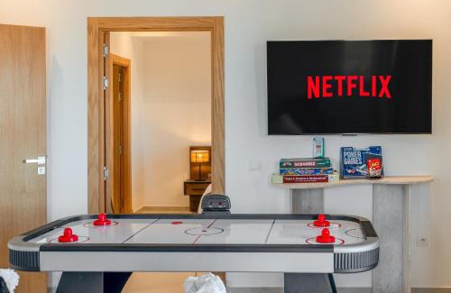 Tassoultante Villa | Villa Yas, 4 Chambres, 20min du Centre, Piscine Chauffée, Cuisinière, Chauffeur, Air Hockey, Ping-Pong & Jeux de Société