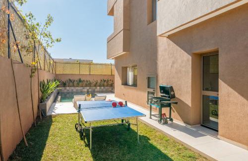 Tassoultante Villa | Villa Yas, 4 Chambres, 20min du Centre, Piscine Chauffée, Cuisinière, Chauffeur, Air Hockey, Ping-Pong & Jeux de Société