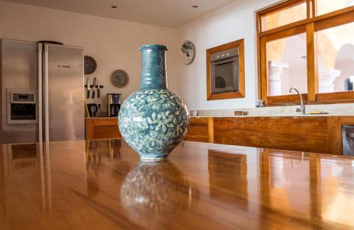 Nunue House | Villa Yrondi