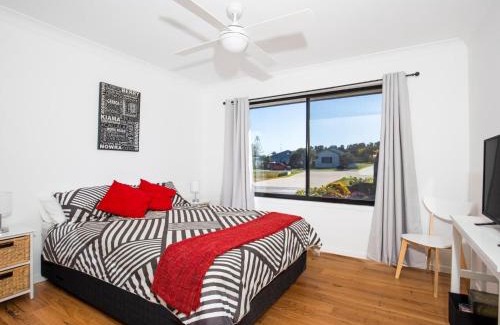 Culburra Beach House | Villa Zelma I Pet Friendly I 4 Min Walk to Beach