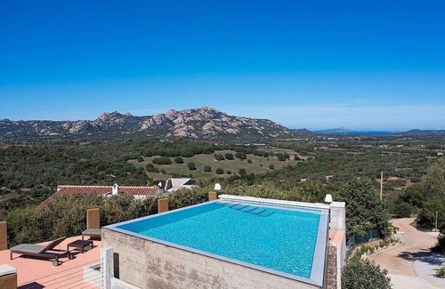 Arzachena Villa | Villa Zirima: A characteristic and welcoming two-story villa surrounded by the greenery, with Free WI-FI.