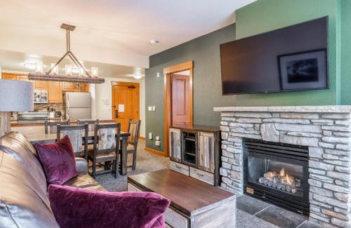 Mammoth Lakes House | Village 1330 Grand Sierra Lodge 1 Bedroom 1 Bath Just Steps To Gondola