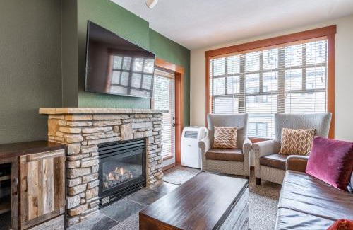 Mammoth Lakes House | Village 1330 Grand Sierra Lodge 1 Bedroom 1 Bath Just Steps To Gondola