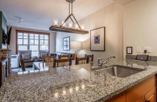 Mammoth Lakes House | Village 1330 Grand Sierra Lodge 1 Bedroom 1 Bath Just Steps To Gondola