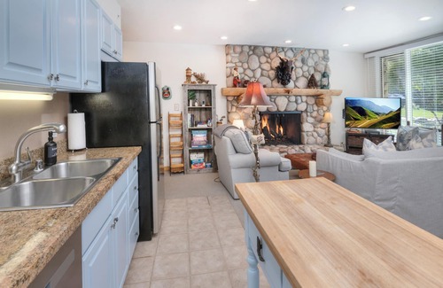 Vail Condo | Village Center 1E | 2BR Condo in the Heart of Vail Village