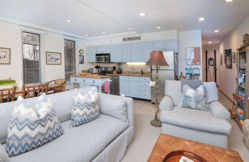 Vail Condo | Village Center 1E | 2BR Condo in the Heart of Vail Village