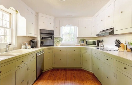Blowing Rock House | Village Charm Cottage: Steps from Shops, Eats & Play in Blowing Rock