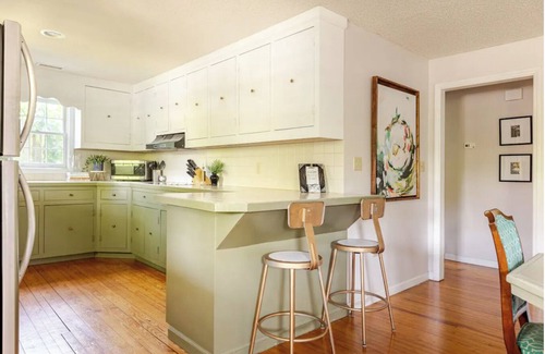 Blowing Rock House | Village Charm Cottage: Steps from Shops, Eats & Play in Blowing Rock