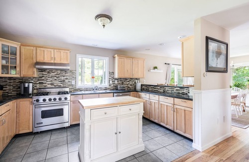 East Hampton North House | Village Fringe Available May 24th - October 31st. Family/Pet Friendly