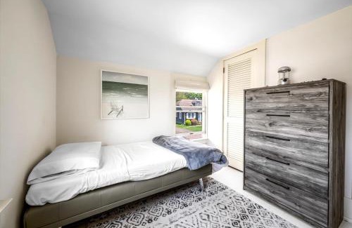 Southampton House | Village Gem walk to Main Street Fenced in property