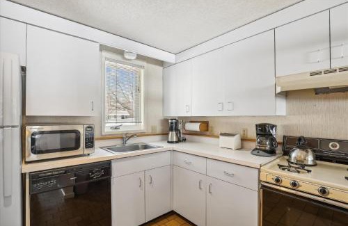 Stowe Area House | Village Green 8D