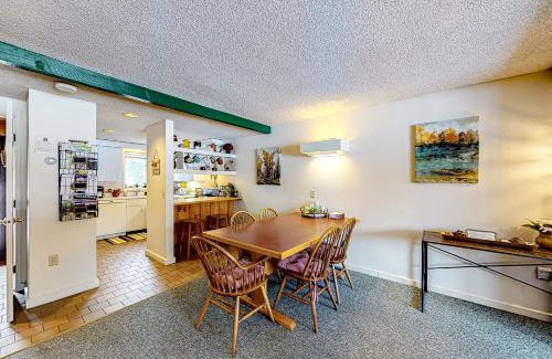 Stowe Area Apartment | Village Green II