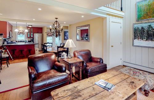 Stowe Area Apartment | Village Green Unit 14E