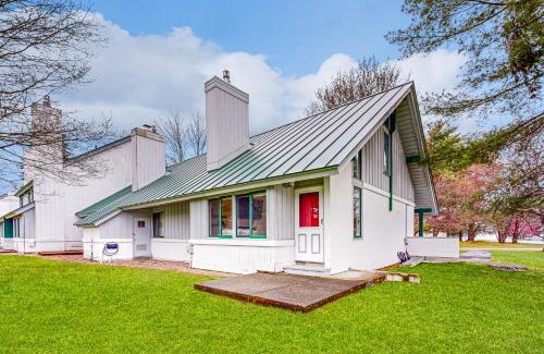 Stowe Area Apartment | Village Green Unit 1A