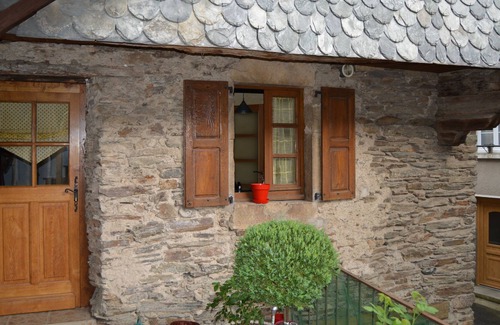 Estaing House | Village heart studio