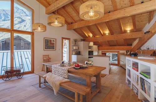 Champagny-en-Vanoise Ski Chalet | Village house 220m² - 6 bedrooms 12 to 17 sleeps - Champagny en Vanoise