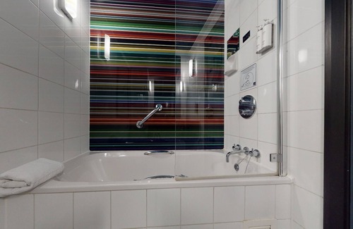 Swindon Hotel | Village Hotel Swindon