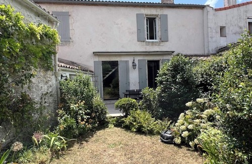 LHoumeau House | Village house at the gateway to the Ile de Ré