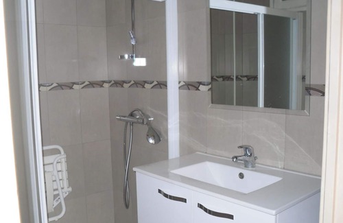 Le Boulou House | Village house near spain, sea, lake, shops nearby