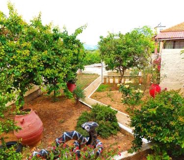 Sternes Apartment | Village house with a nice garden