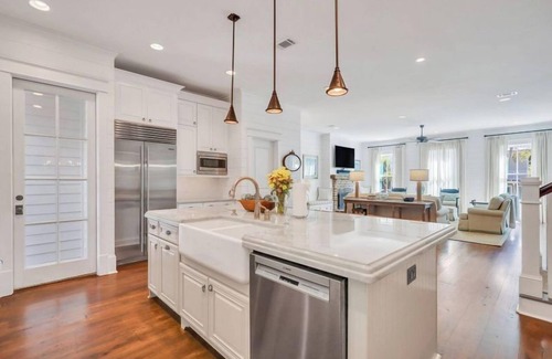 King City House | Village Paradise - Enjoy Island living at its best.